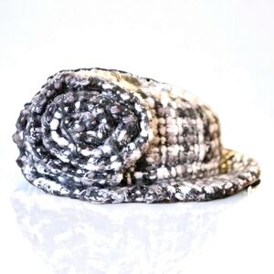 LE CHATEAU WOMENS BLA K & WHITE ROSE ON SIDE HAT